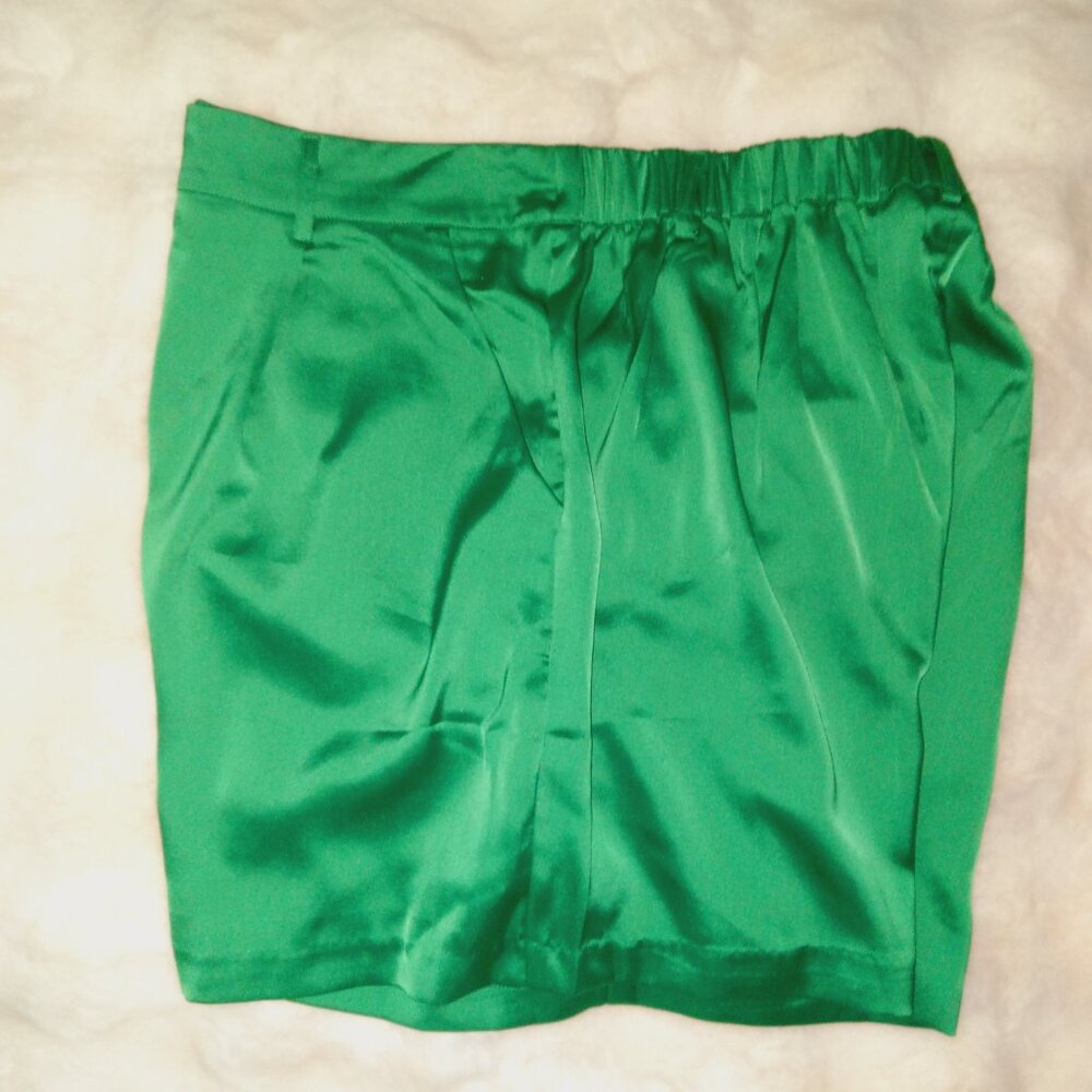 NEW-GLAM-Vibrant Irish Green Statement Eye Catching Shorts-Size XL - Picture 5 of 9